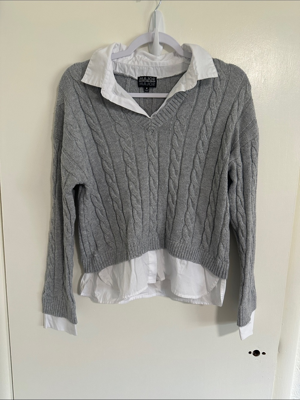 Major Label Group Women's Gray Cable V-Neck Sweater Size  Medium